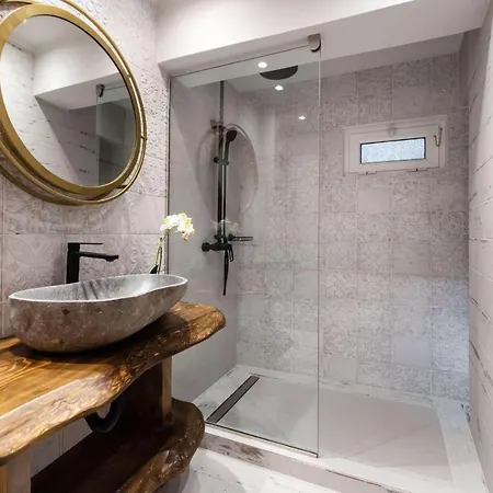 Amazing In With 2 Bedrooms And Wifi *